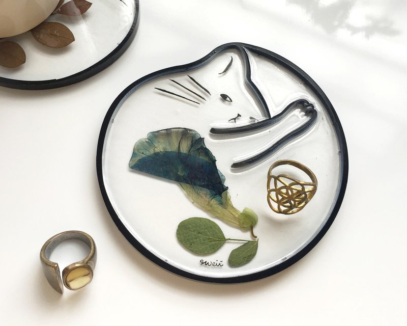 Made-to-Order Cat Coaster & Jewelry Dish Pressed Flower Resin Art - Coasters - Resin Blue