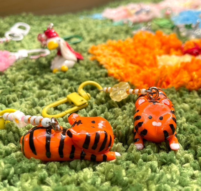 Tiger Pendant Cute Handmade Clay Key Chain 'Lee Ho-nyang' - 鑰匙圈/鑰匙包 - 黏土 橘色