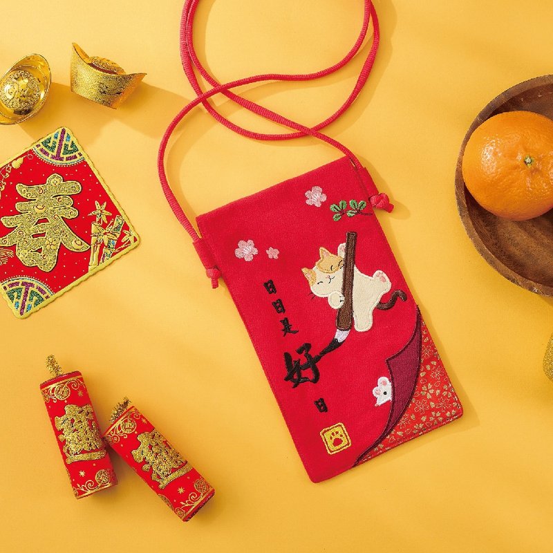 All kinds of good things handmade patchwork embroidery cat and dog New Year red envelope bag - ถุงอั่งเปา/ตุ้ยเลี้ยง - ผ้าฝ้าย/ผ้าลินิน 