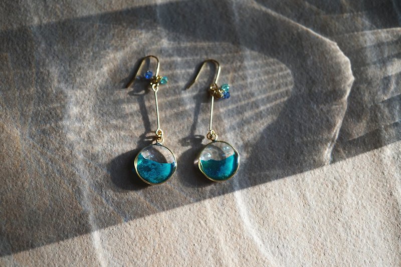 [Seto Inland Sea No. 1 Earrings] Japanese-made anti-allergic material|seawater blue|transparency| - ต่างหู - วัสดุอื่นๆ หลากหลายสี