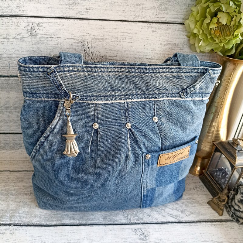 Handmade Blue denim bag, designer bag, Denim big tote bag with side pocket - กระเป๋าถือ - ผ้าฝ้าย/ผ้าลินิน สีน้ำเงิน