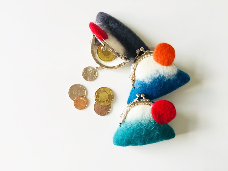 I really want to go to Japan to see Mount Fuji Japanese export gold coin purse Taiwanese handmade independent creation - กระเป๋าใส่เหรียญ - ขนแกะ 