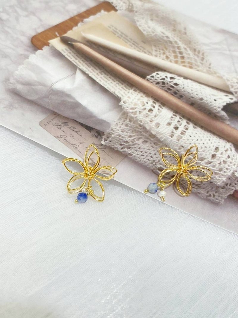 Natural stone petal earrings - ต่างหู - โลหะ 