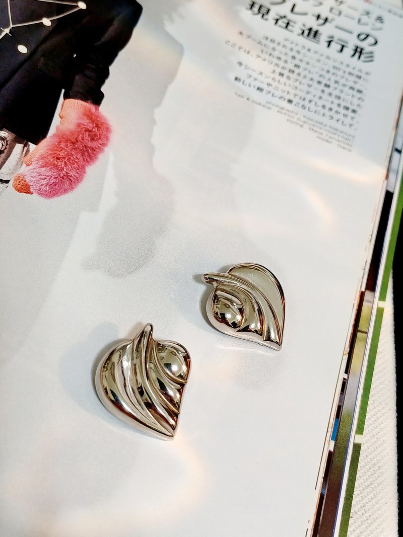 vintage jewelry Silver leaf clip earrings - ต่างหู - โลหะ 