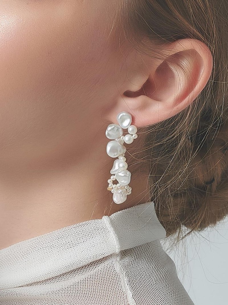 LESIS | Flower Cluster - Earrings & Clip-ons - Pearl White