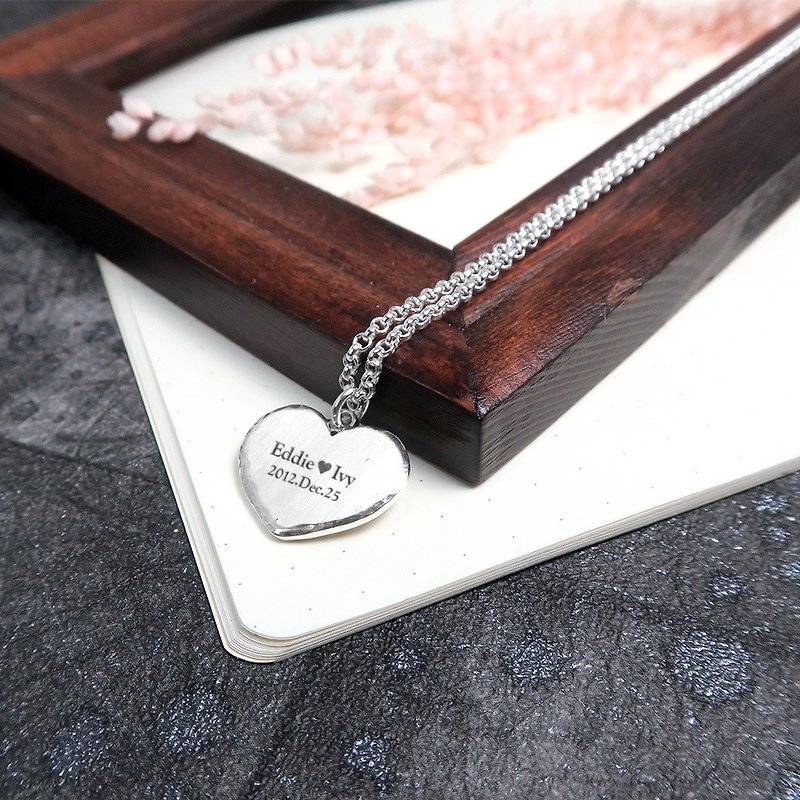 [Customized gift] Hand-felt forged pattern women's heart lettering necklace 925 sterling silver customized necklace - สร้อยคอ - เงินแท้ สีเงิน