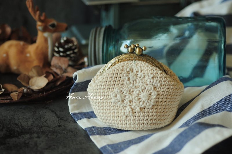 [crochet products] beige cotton lace flower mouth gold package - Coin Purses - Cotton & Hemp White