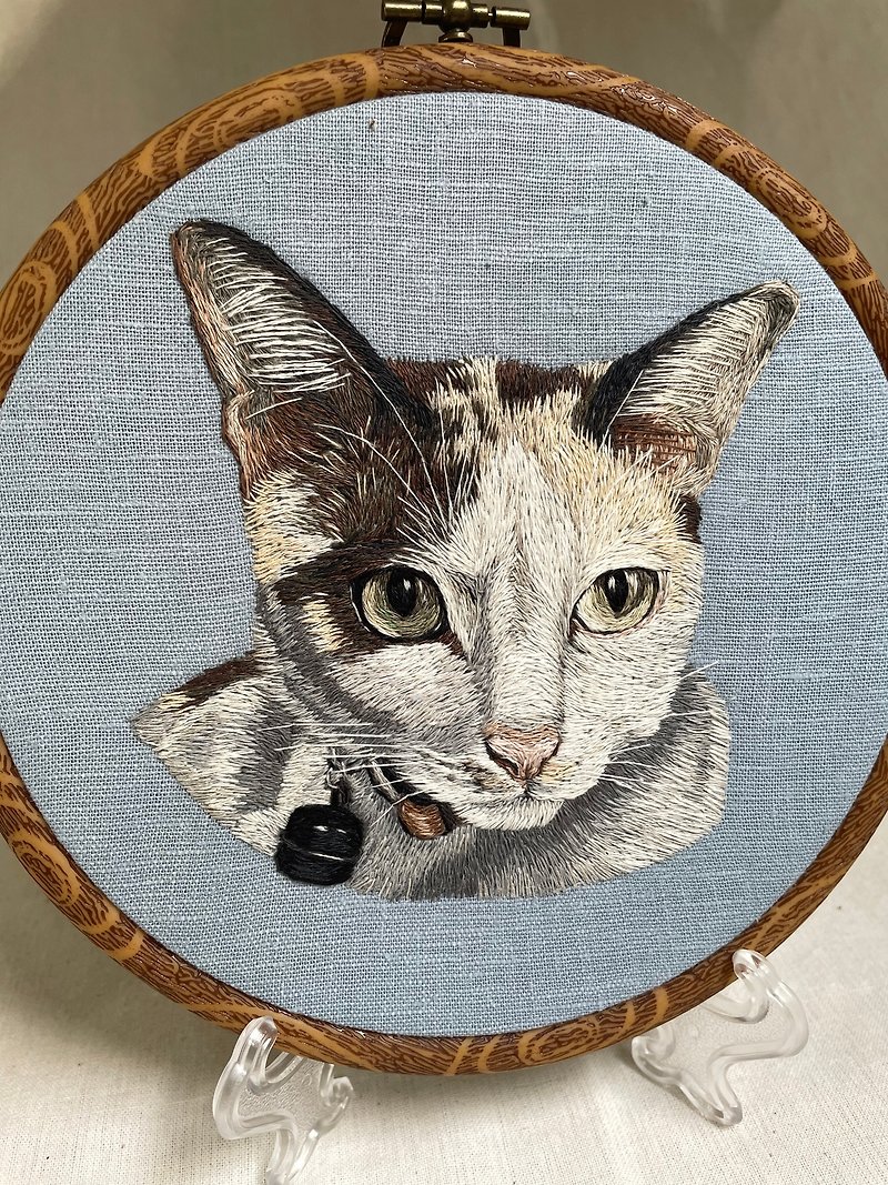 *Custom Made* Embroidery Pet Portrait Framed in Hoop. (6 inch) - 似顏繪/人像畫 - 繡線 多色