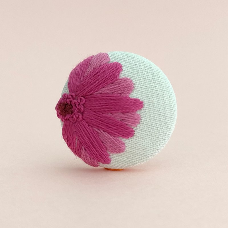 ワイン色のガーベラ刺繍ブローチ - 胸針 - 棉．麻 紫色