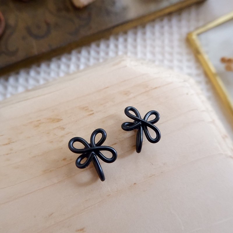 four-leaf clover comfortable ear clip / black - Earrings & Clip-ons - Other Metals Black