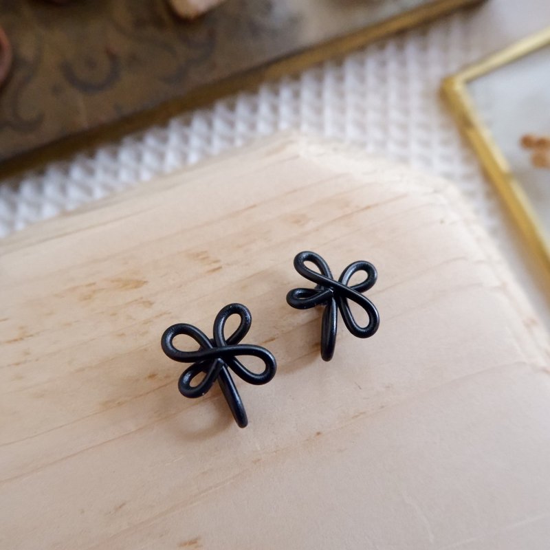 four-leaf clover comfortable ear clip / black - ต่างหู - โลหะ สีดำ