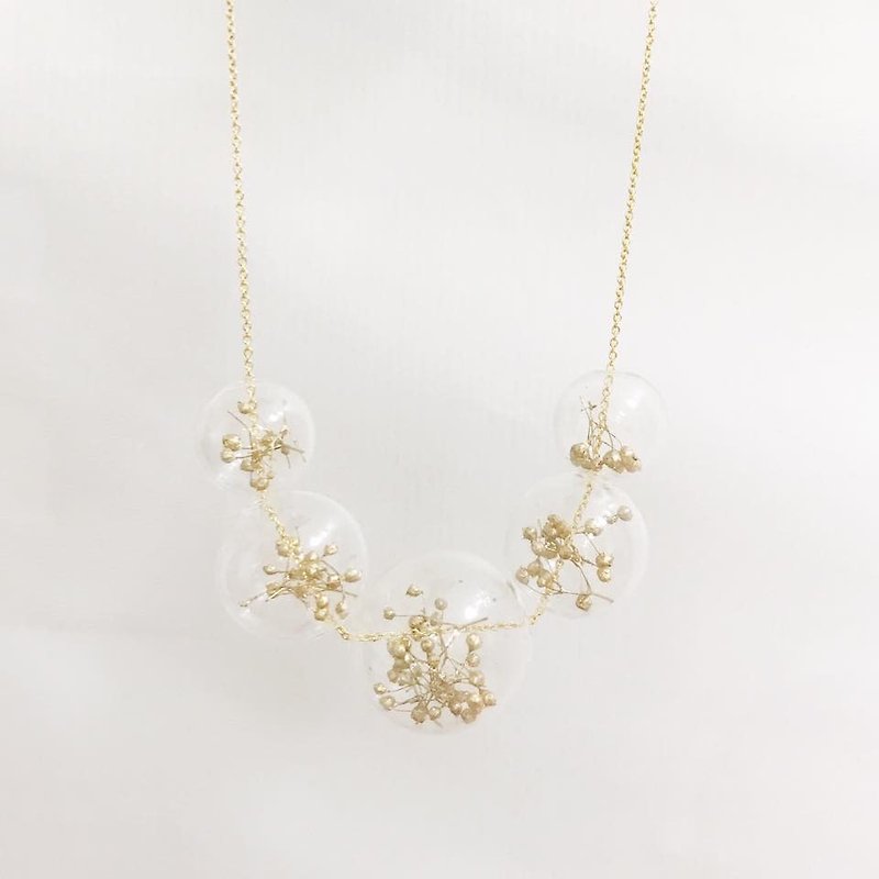 Baby Breath  Dry Flower Necklace Glass Ball Birthday Gift Wedding Bridesmaid - สร้อยคอ - แก้ว สีทอง