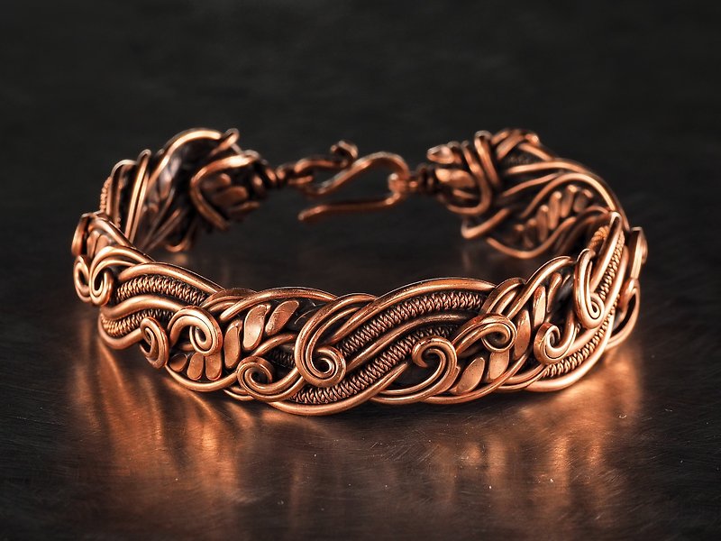 Copper wire wrapped bracelet for woman | Unique antique style handcrafted bangle - Bracelets - Copper & Brass Gold