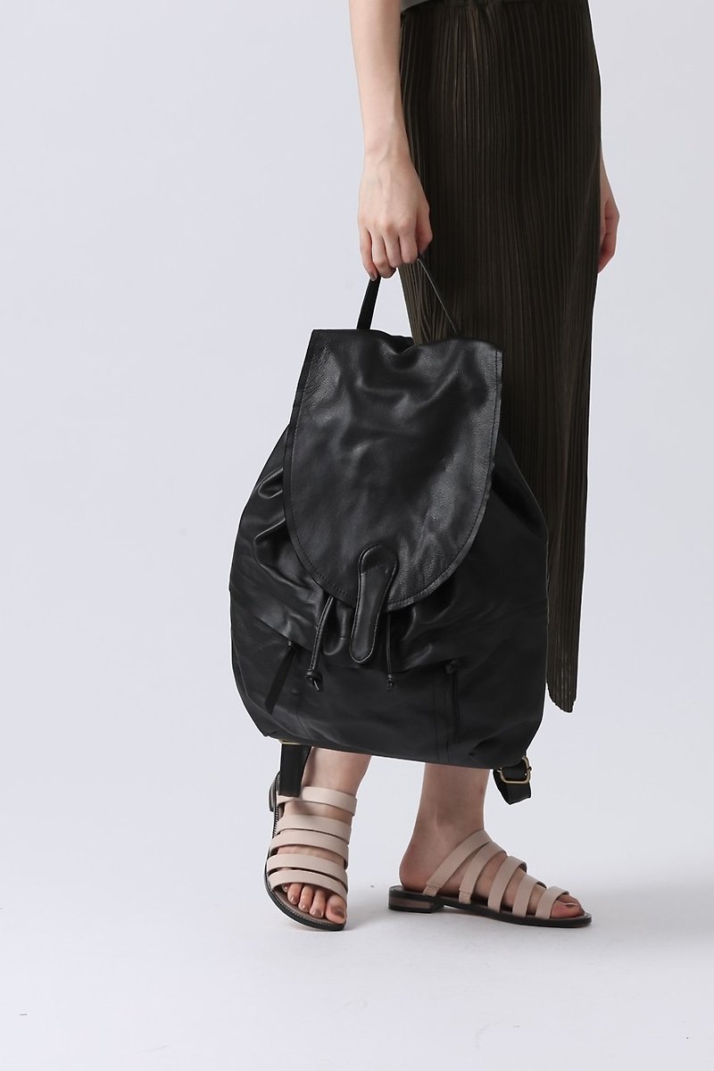 Lightweight black oval back pack black - กระเป๋าเป้สะพายหลัง - หนังแท้ สีดำ