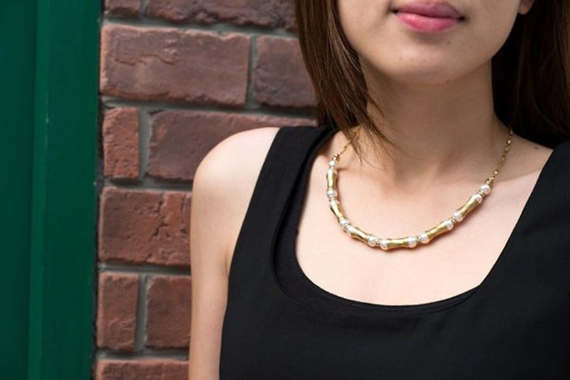 Handmade jewelry retro design ornate brass wind pearl necklace - สร้อยคอ - เครื่องเพชรพลอย สีเขียว