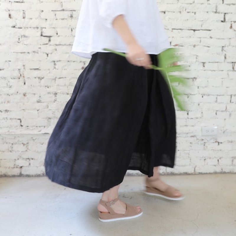 [Throw cloth for the clothing Qing Huan] black dandelion silk pruning skirt original design - Skirts - Cotton & Hemp Black
