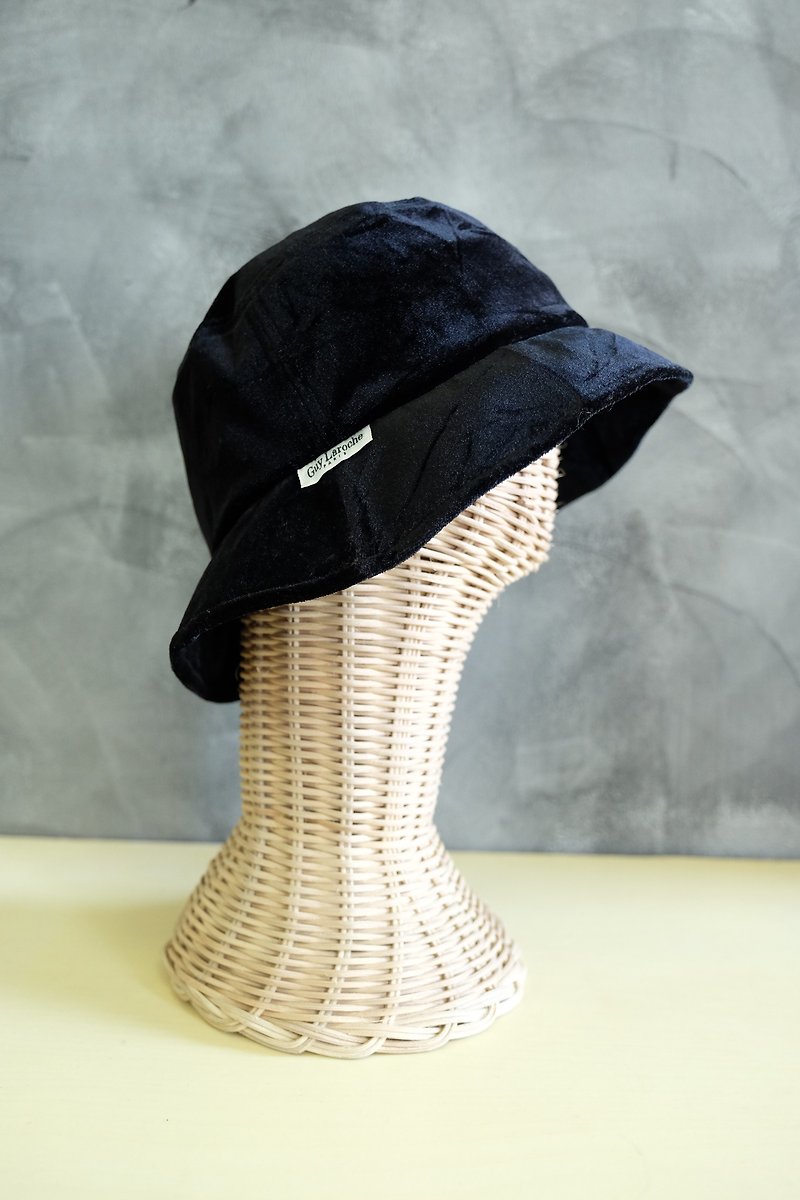Vintage Guy Laroche Paris Velvet Bucket Hat - หมวก - วัสดุอื่นๆ 