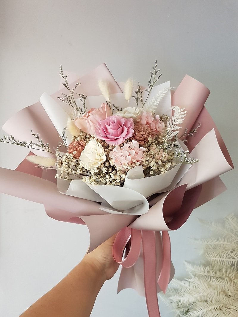 Haizang Design│Mist Powder. Preserved Rose Dry Bouquet/Graduation Bouquet/Valentine's Day - ช่อดอกไม้แห้ง - พืช/ดอกไม้ สึชมพู
