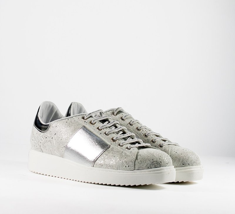 Women's Silver Platform Sneaker - รองเท้าลำลองผู้หญิง - หนังแท้ สีเงิน