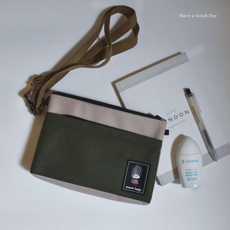 Ultrahard DAYPACK Free Light Brigade cross-body bag - Moon Rabbit Little Cavalry (strap coffee) - กระเป๋าแมสเซนเจอร์ - ไนลอน สีเขียว