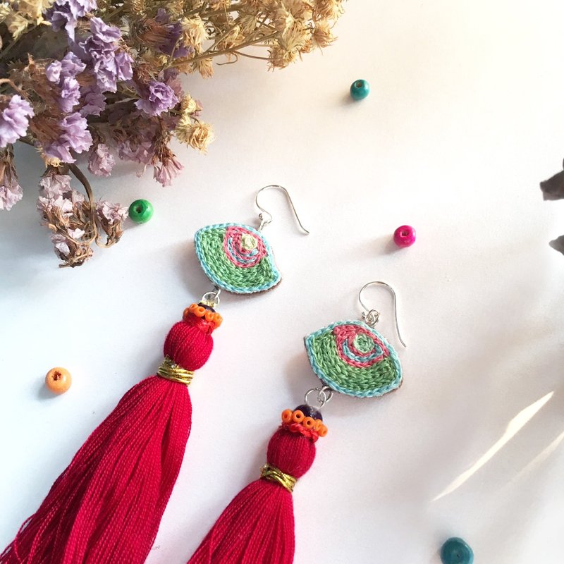 Your colorful eyes embroidery earrings - 耳環/耳夾/耳骨夾 - 繡線 