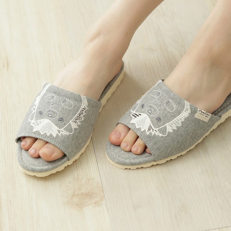 [Sold Out] Organic Cotton Embroidered Indoor Slippers (Hua Yang Hedgehog) Hua Yang Grey/Valentine's Day Gift/Christmas - รองเท้าแตะในบ้าน - ผ้าฝ้าย/ผ้าลินิน สีเทา