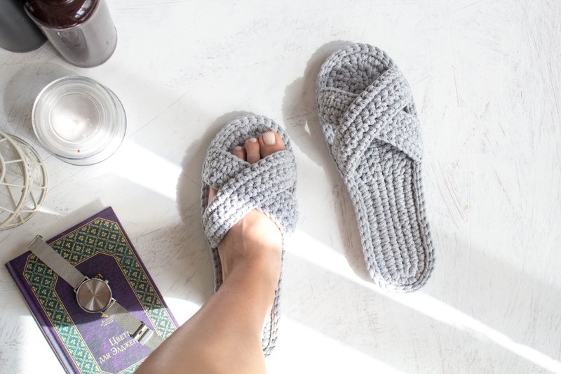 Knitting slippers for women Crochet slippers - Slippers - Cotton & Hemp Gray