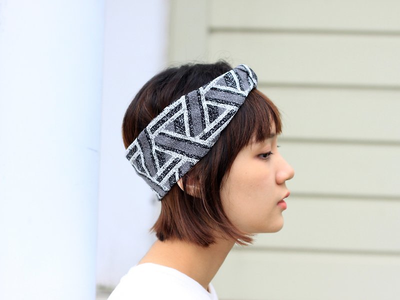 【The MAMA's Closet】Triangle(Grey) / Knitted Headband - Hair Accessories - Polyester Gray