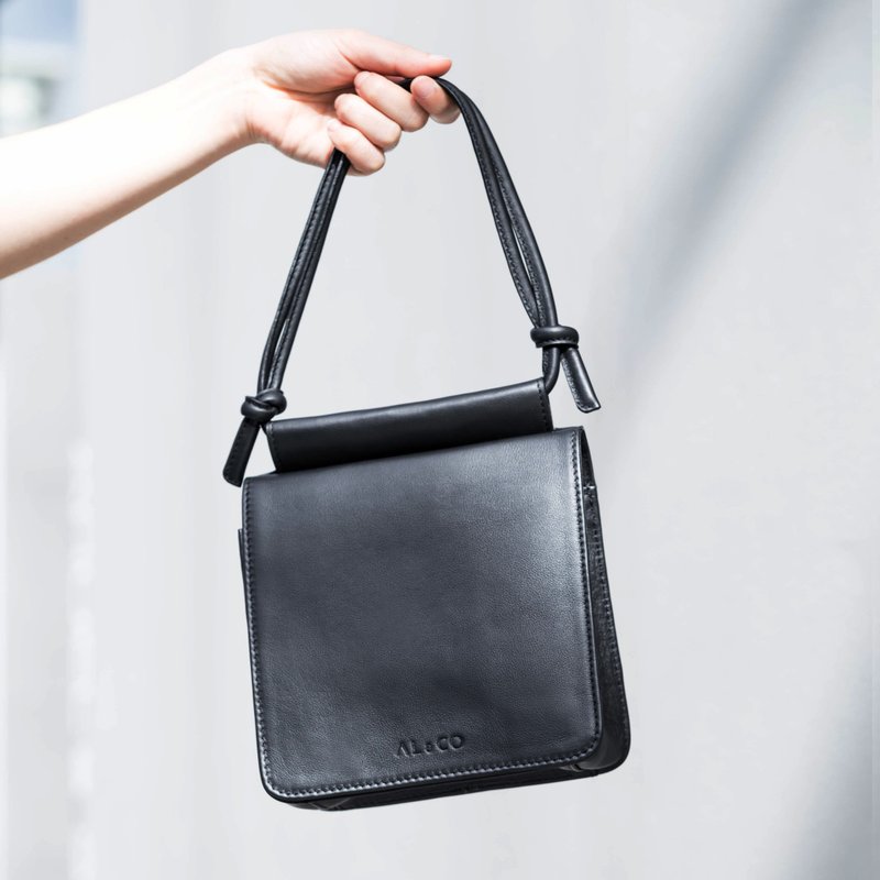 Hayden Leather Flap Bag in Black - 側背包/斜背包 - 真皮 黑色