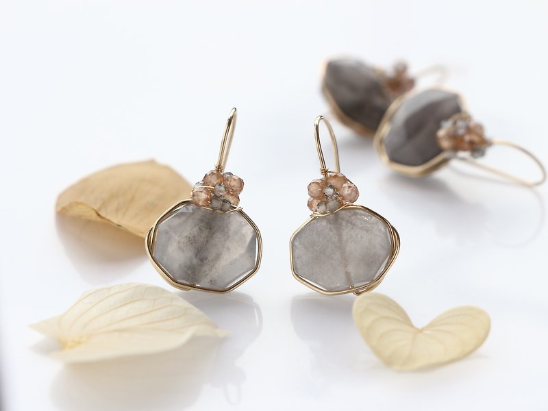14kgf- modest sheer gray wrap pierced earrings - Earrings & Clip-ons - Gemstone Gray