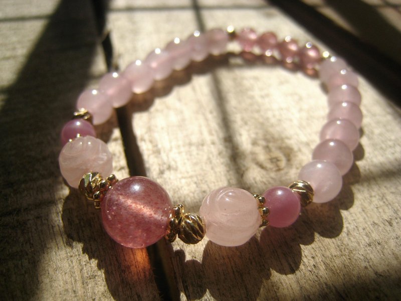 [Pink Crystal Bracelet Strawberry Crystal Bracelet] Beauty Makeup Crystal Bracelet - Bracelets - Crystal Pink