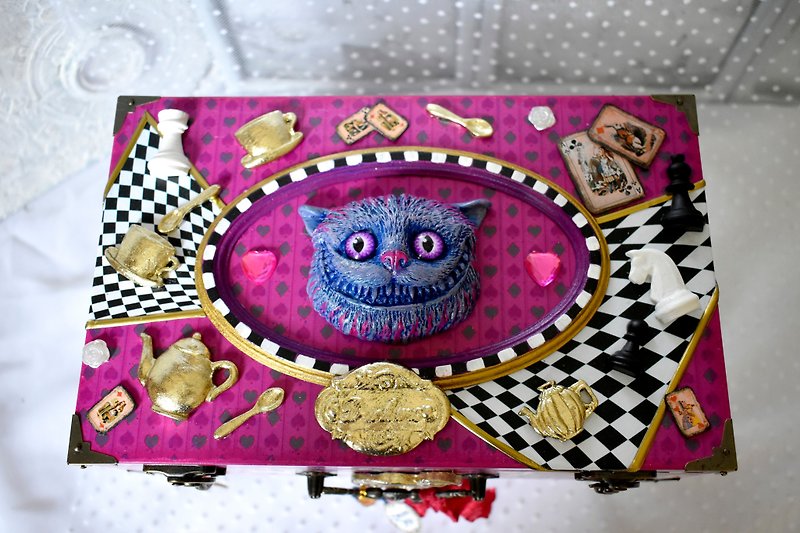 疯狂的手提箱爱丽丝6与卷曲的腿珠宝和各种可爱的东西 - 收納箱/收納用品 - 木頭 粉紅色