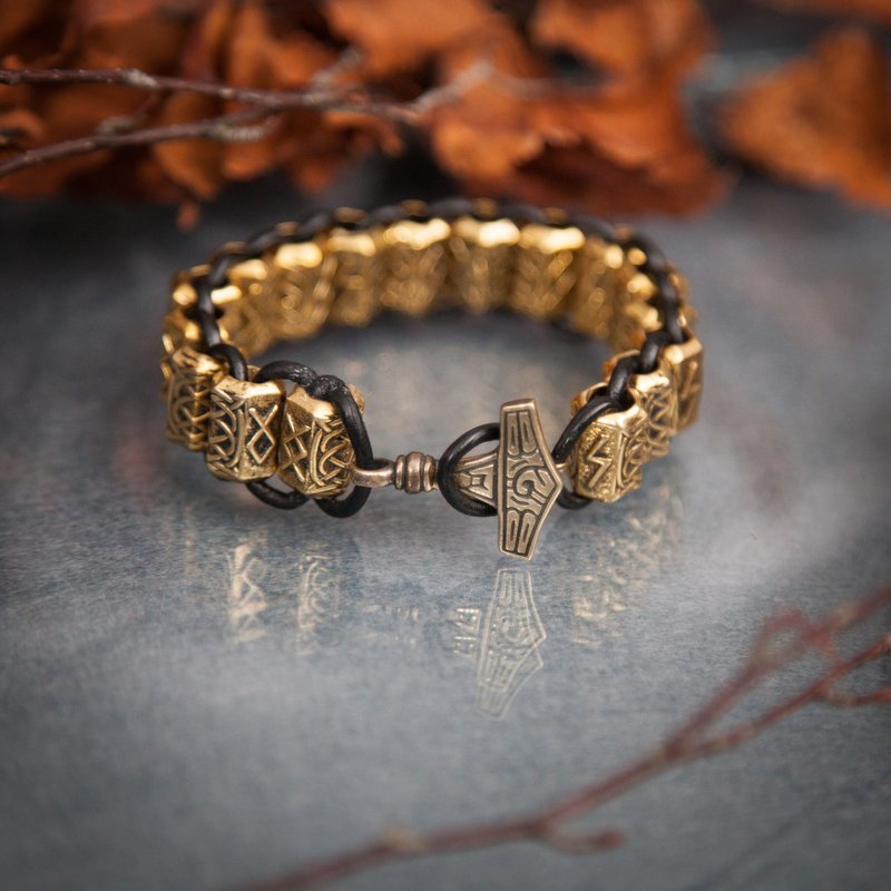 Massive rune bracelet thor hammer. Viking jewelry. Man present. Pagan bangle. - 手鍊/手環 - 其他金屬 橘色