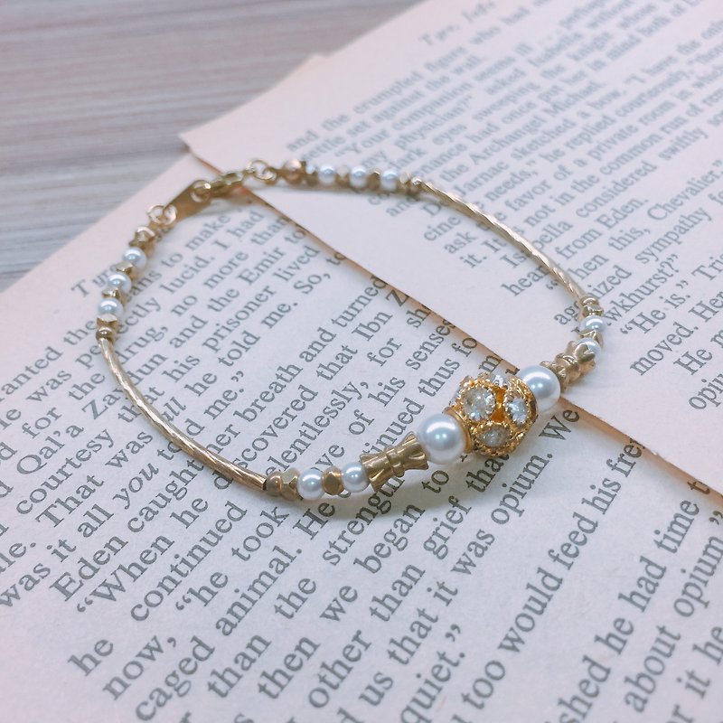 Sparkling zircon pearl brass bracelet - สร้อยข้อมือ - กระดาษ สีทอง