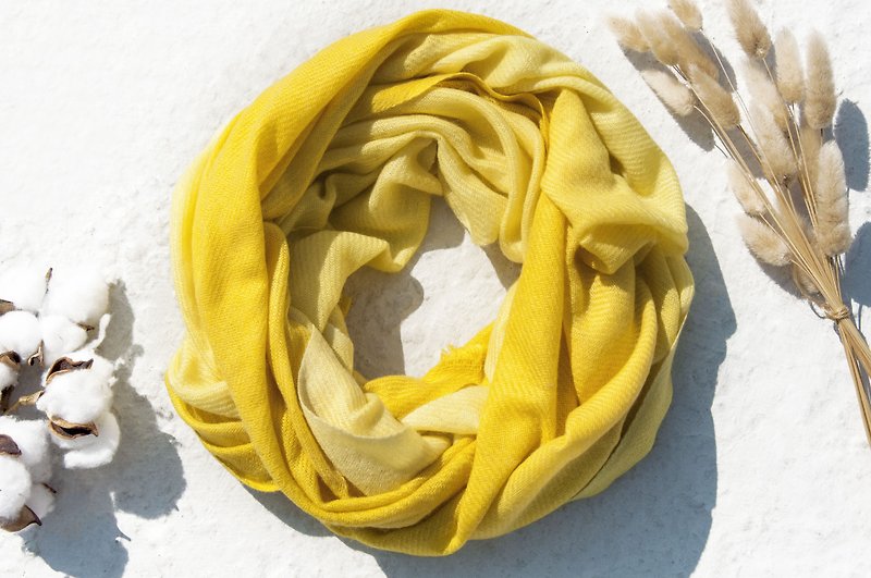 喀什米爾Cashmere/羊絨圍巾/純羊毛圍巾披巾/戒指絨披肩-陽光漸層 - 圍巾/披肩 - 羊毛 黃色