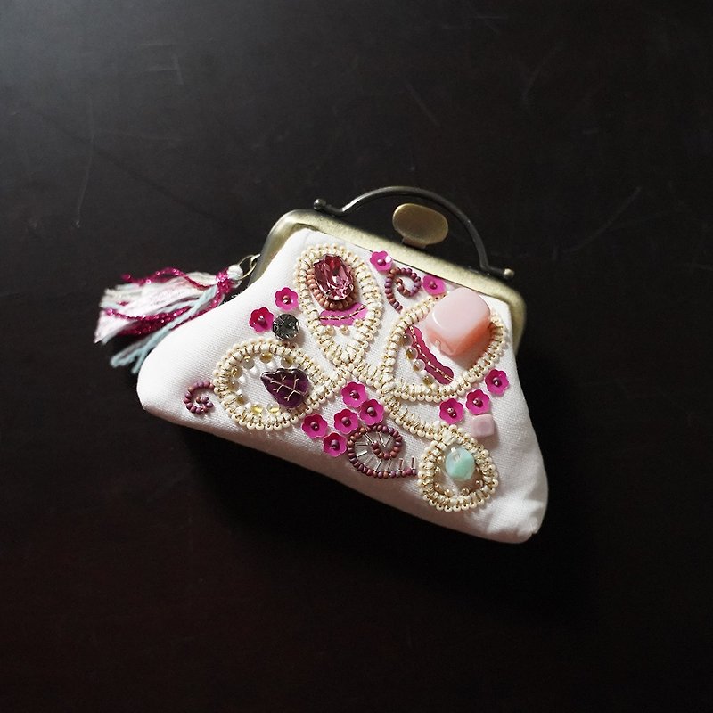 Reason for sale: Sparkle 27, a small kiss lock bag with wide opening gauze and bead embroidery - กระเป๋าใส่เหรียญ - ผ้าฝ้าย/ผ้าลินิน สึชมพู
