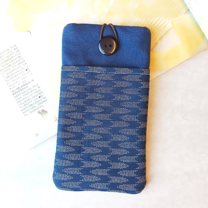 iPhone sleeve, Samsung Galaxy Note 8 case, cell phone pouch, iPod sleeve (P-253) - เคส/ซองมือถือ - ผ้าฝ้าย/ผ้าลินิน สีน้ำเงิน