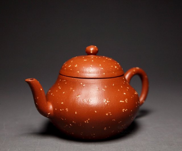 黄色の梨型置物 幾何学デザイン 黄色の梨型置物 幾何学デザイン 黄色の梨型置物 幾何学デザイン