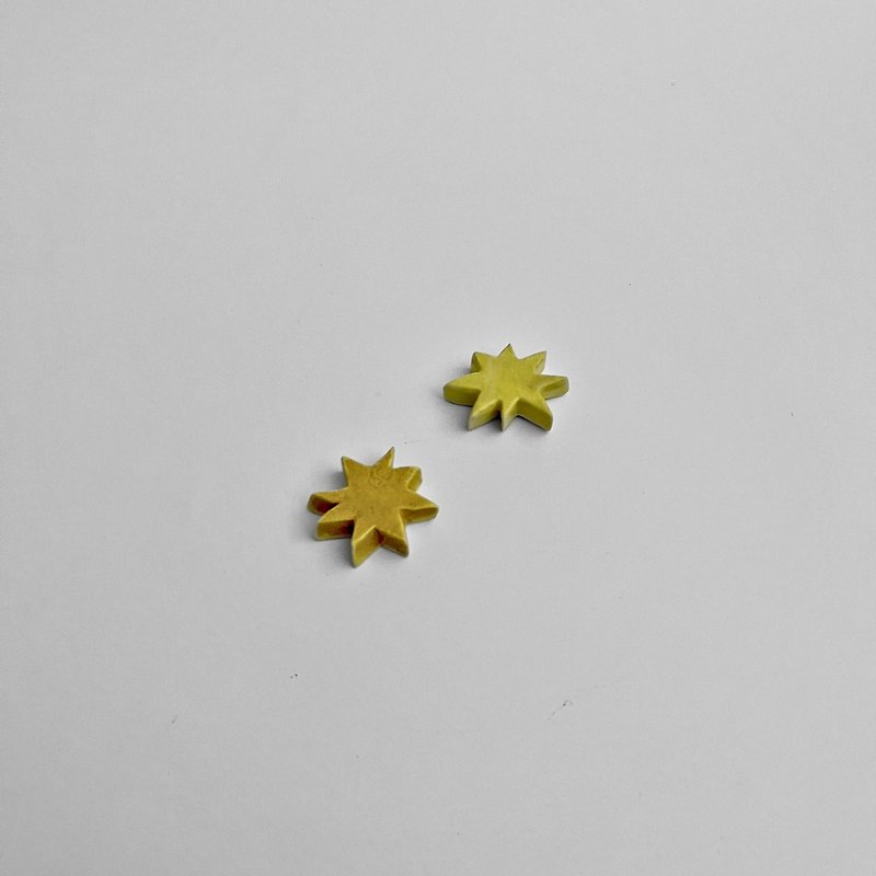 Eight-pointed star ceramic ornament - ของวางตกแต่ง - เครื่องลายคราม สีเหลือง