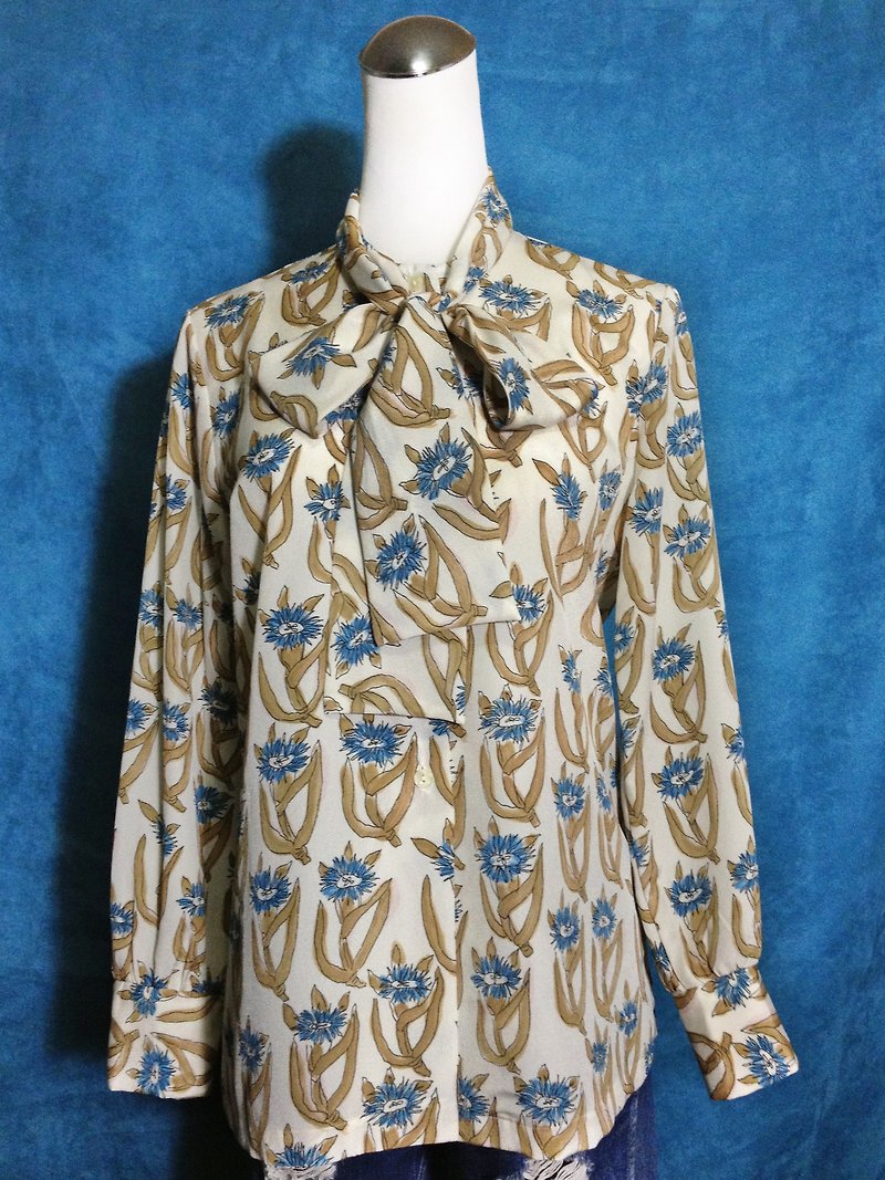 Ping pong ancient [ancient shirt / elegant blue flower bow tie long-sleeved ancient shirt] abroad back VINTAGE - Women's Shirts - Polyester Multicolor