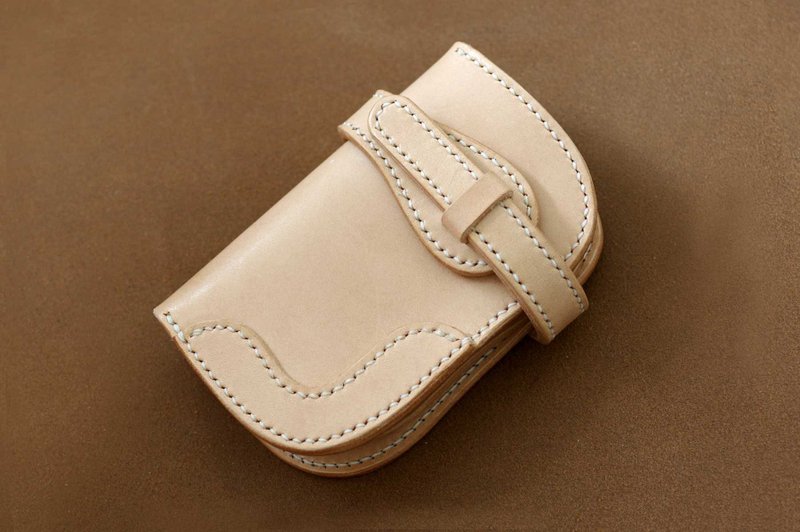 Genuine leather saddle leather half wallet (Belt type decoration) - กระเป๋าสตางค์ - หนังแท้ ขาว