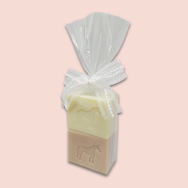 Buy 3 Get 1 - Splendid Fantasy Horse Oil Face / Body Special Nourishing Soap 2 into the group - สบู่ - กระดาษ สึชมพู