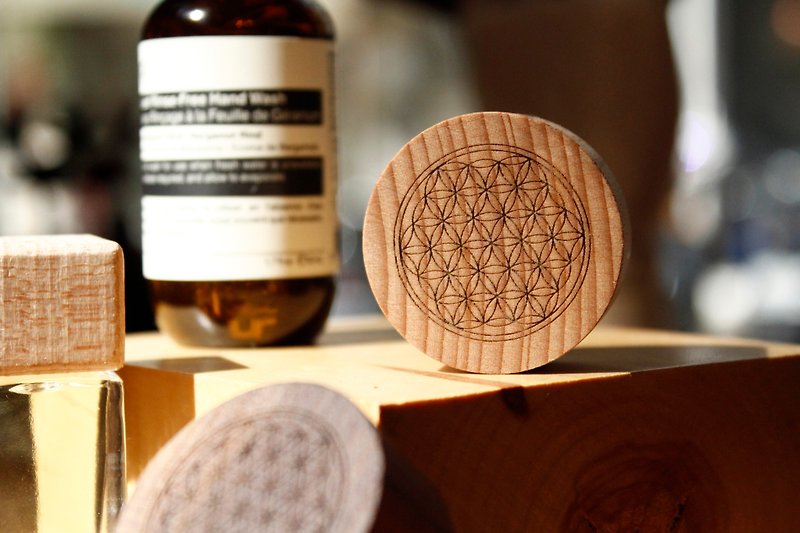 UNIC natural log diffuser small wooden cake/car diffuser/fragrance tablet [flower of life special edition] - น้ำหอม - ไม้ สีนำ้ตาล