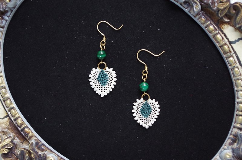Eneoya's one-point motif earrings and malachite - Earrings & Clip-ons - Polyester Green