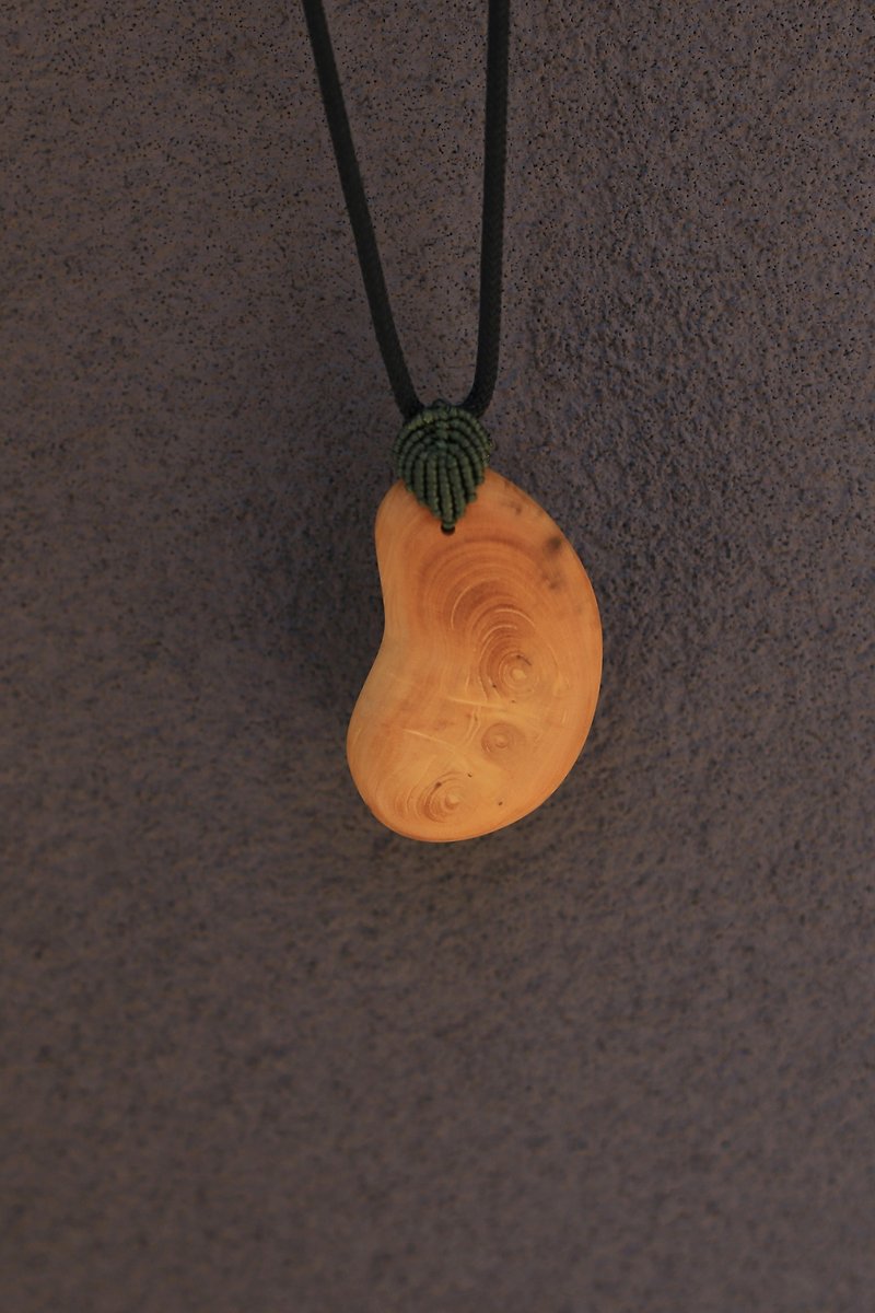 Yiranzhi Original | Boxwood old material, shaped pendant bag hanging | Fully hand kumihimo, one picture and one item - สร้อยคอ - ไม้ 