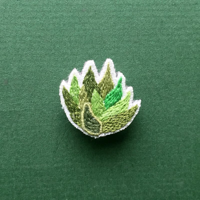 Mini hand-embroidered brooch/pin succulent aloe crocodile tail - เข็มกลัด - งานปัก สีเขียว