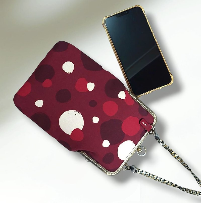 【MY. Handmade】Mobile phone cross- kiss lock bag/Mobile phone storage cross-body bag - Messenger Bags & Sling Bags - Cotton & Hemp Red