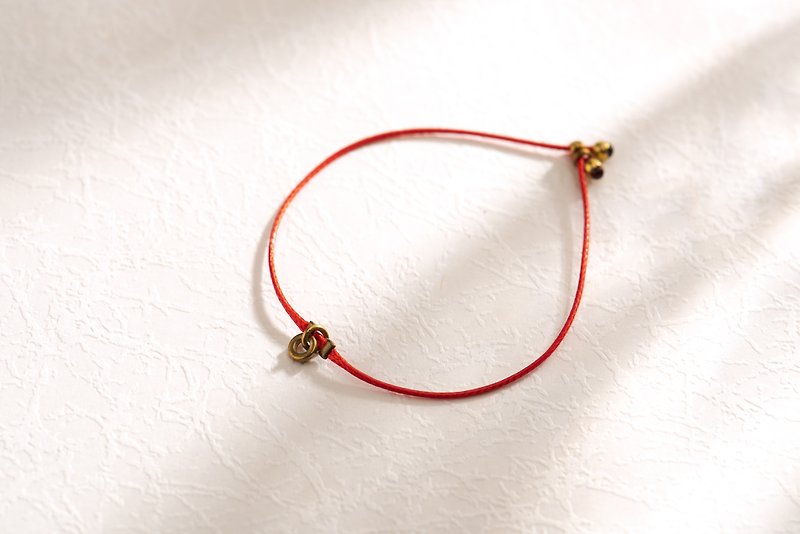 Charlene Handmade Wristband - สร้อยข้อมือ - โลหะ สีแดง