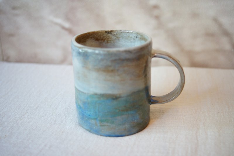 手作大容量馬克杯 綠湖岸 330ml  咖啡杯 陶杯 茶杯 - 咖啡杯/馬克杯 - 陶 卡其色