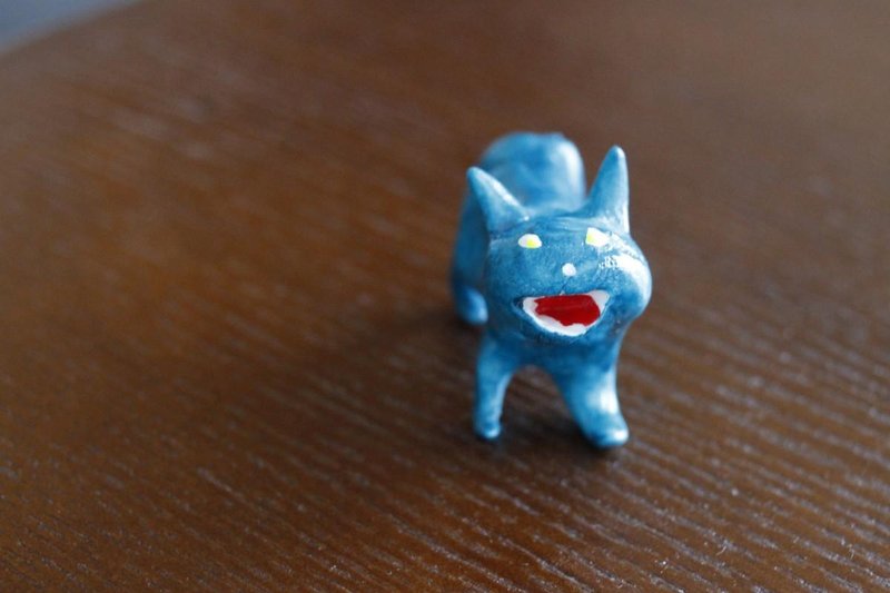 Night crying cat - Items for Display - Clay Blue